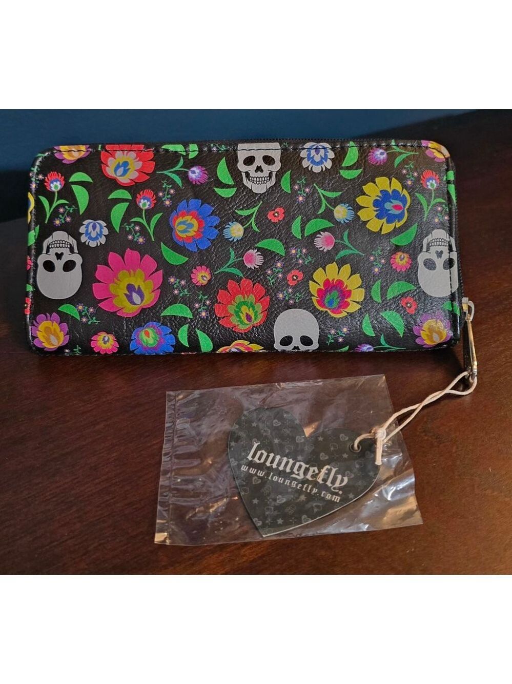 Rare Loungefly ❤️ Logo Skull Wallet - Picture 2 of 5